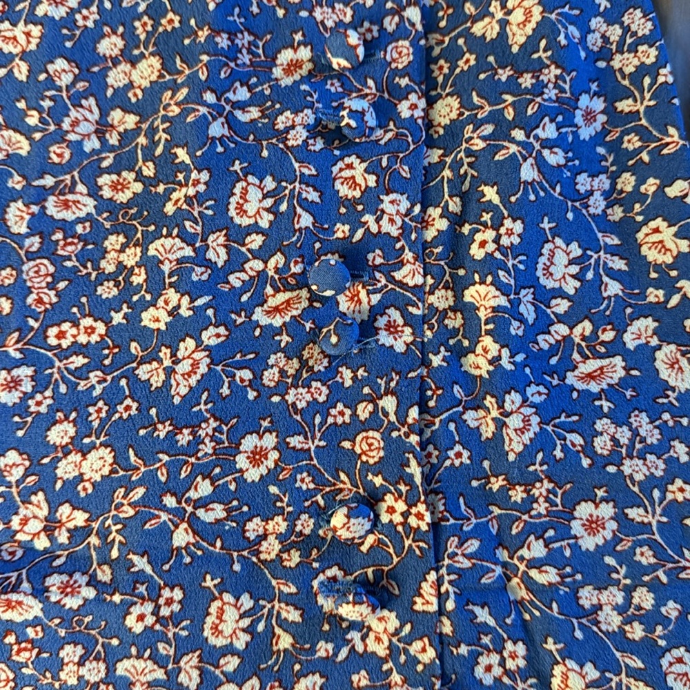 Madewell flower skirt with back zipper and side buttons size 6. - Picture 8 of 10